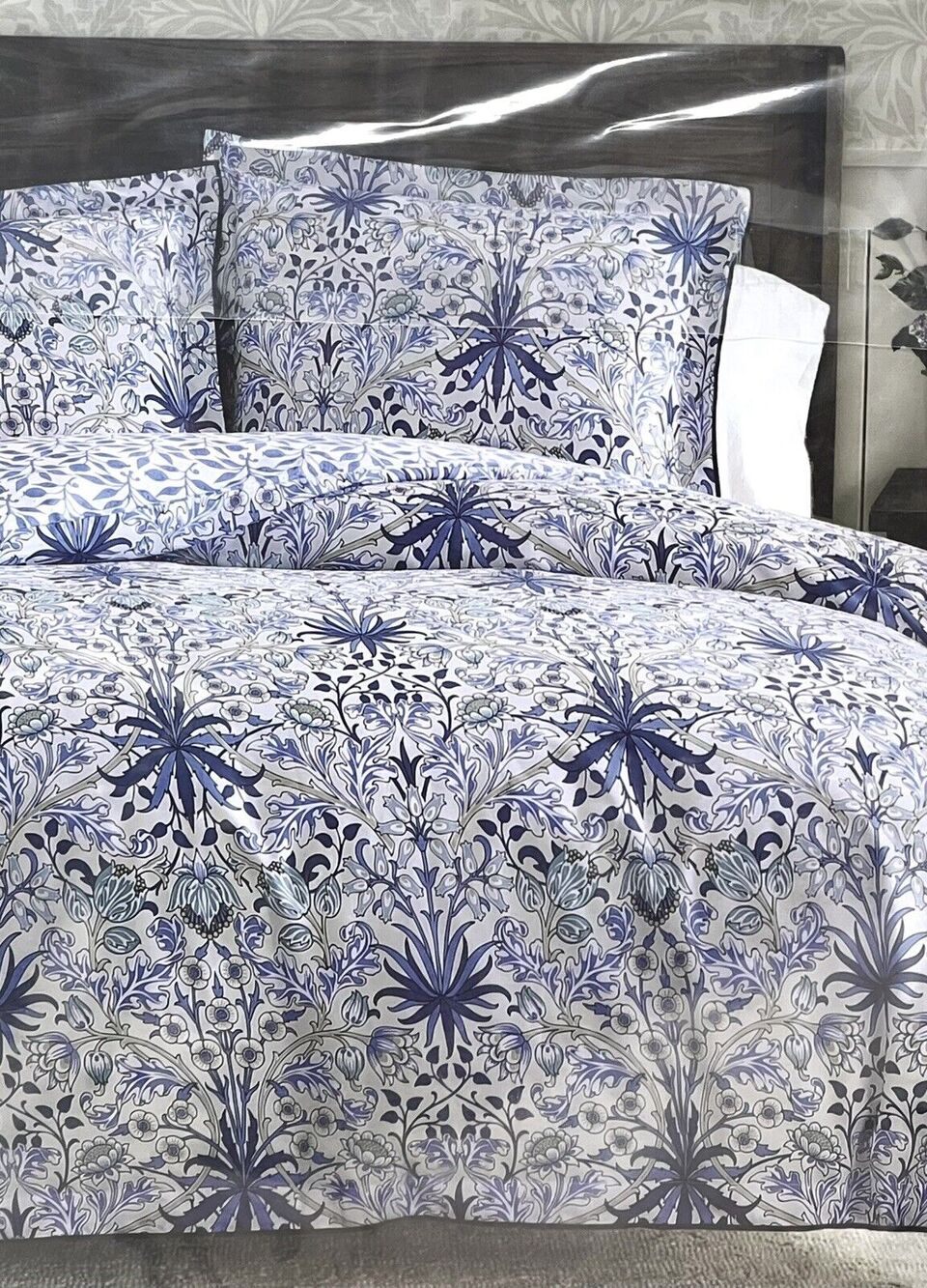 William Morris Co Queen Duvet Cover Set Blue White Floral Reversible COTTON